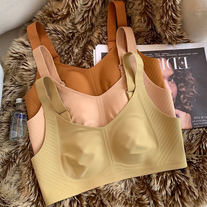 Full Coverage Bra - Large Breasts Show Small Underwear for